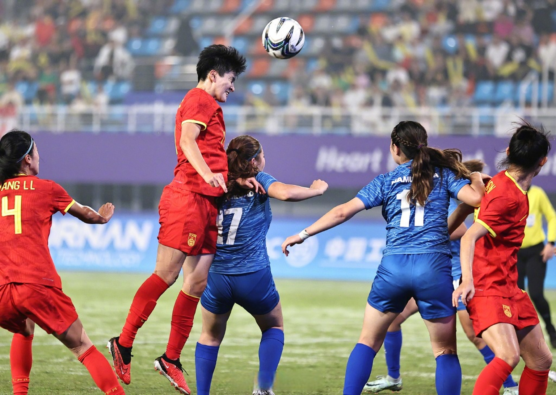 中国女足备战逆风而行,团队合作精彩呈现的简单介绍 中国女足备战逆风而行,团队合作精彩呈现的简单介绍