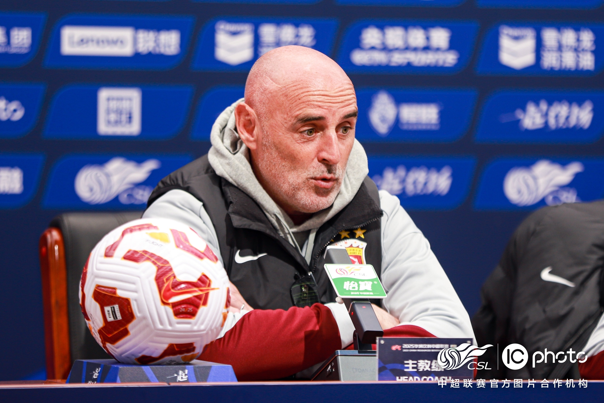 C7娱乐-球员交易风波：明星球员被交换至不同球队，引发混乱的简单介绍