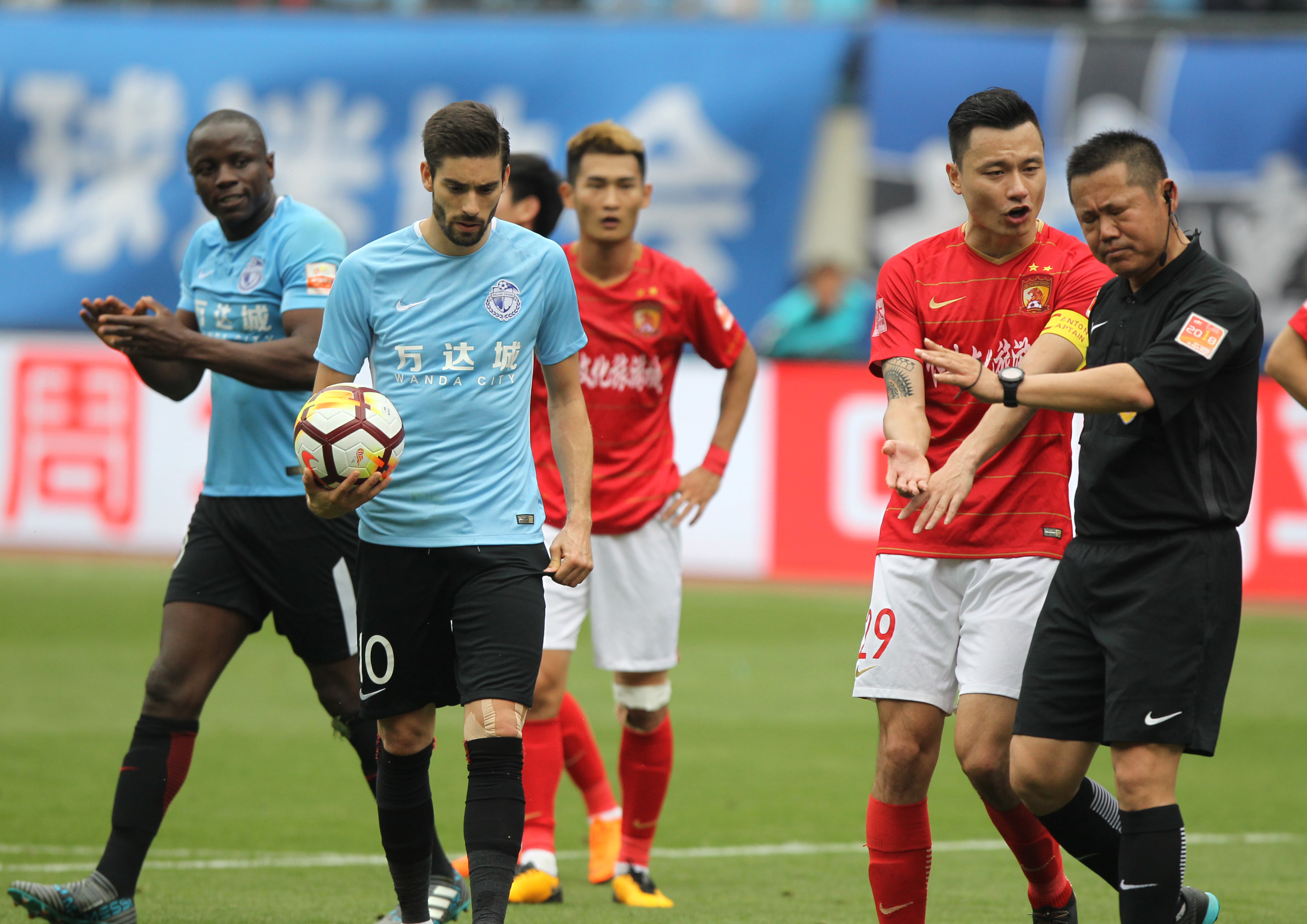 关于大连一方失分惨痛，中超保级前路坎坷的信息